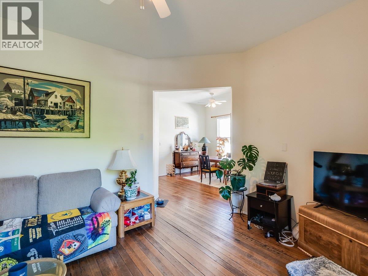 818 MILL Street - 12