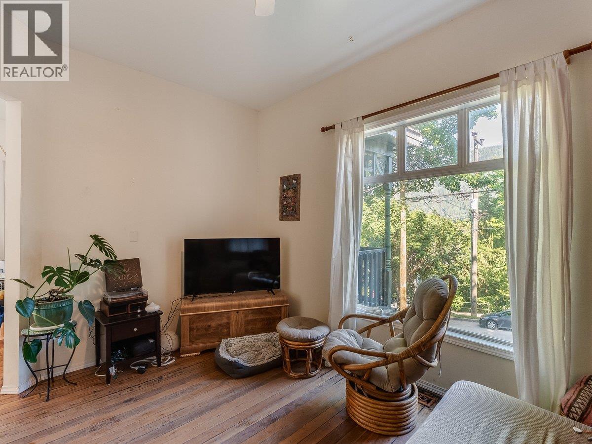 818 MILL Street - Image 11