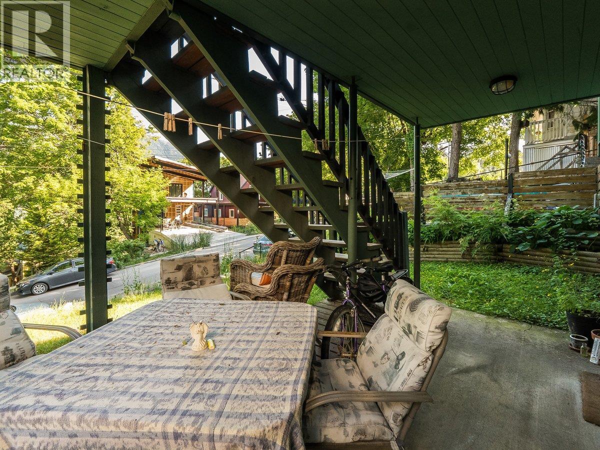 818 MILL Street - 52
