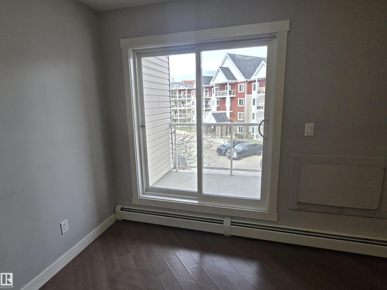 2207 44 AV NW, Larkspur, Edmonton photo 2