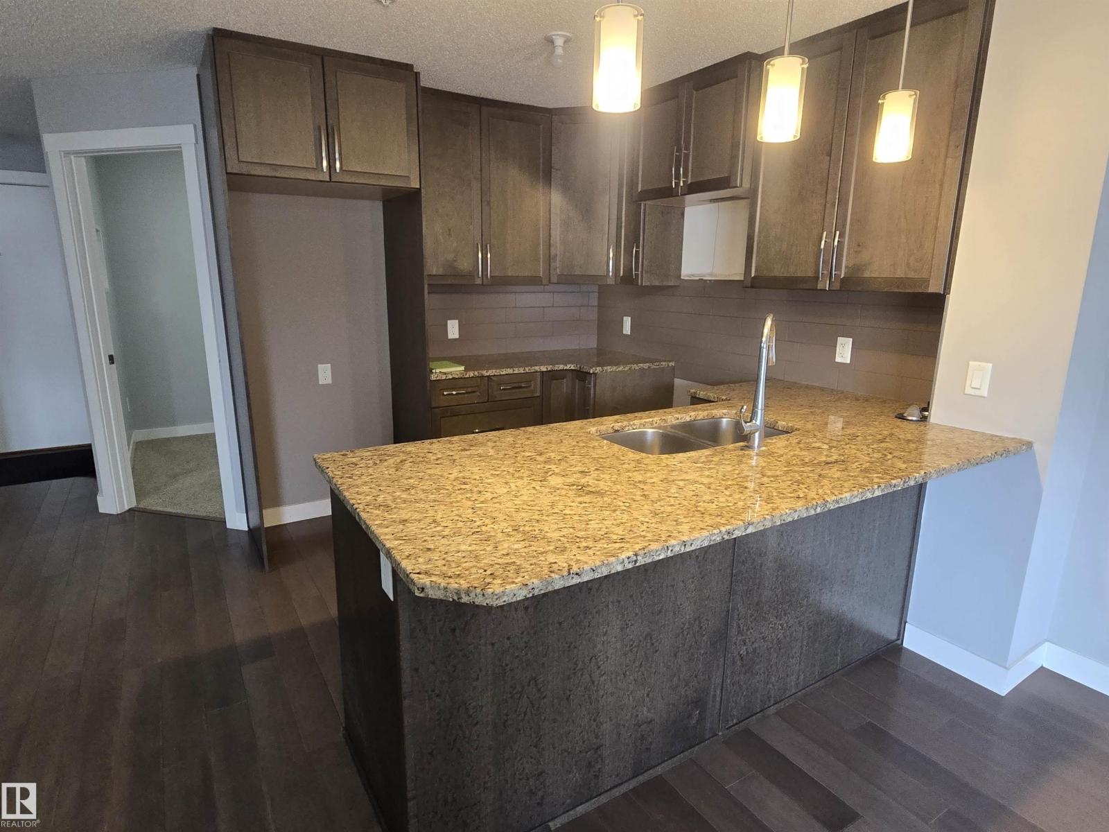 2207 44 AV NW, Larkspur, Edmonton photo 3