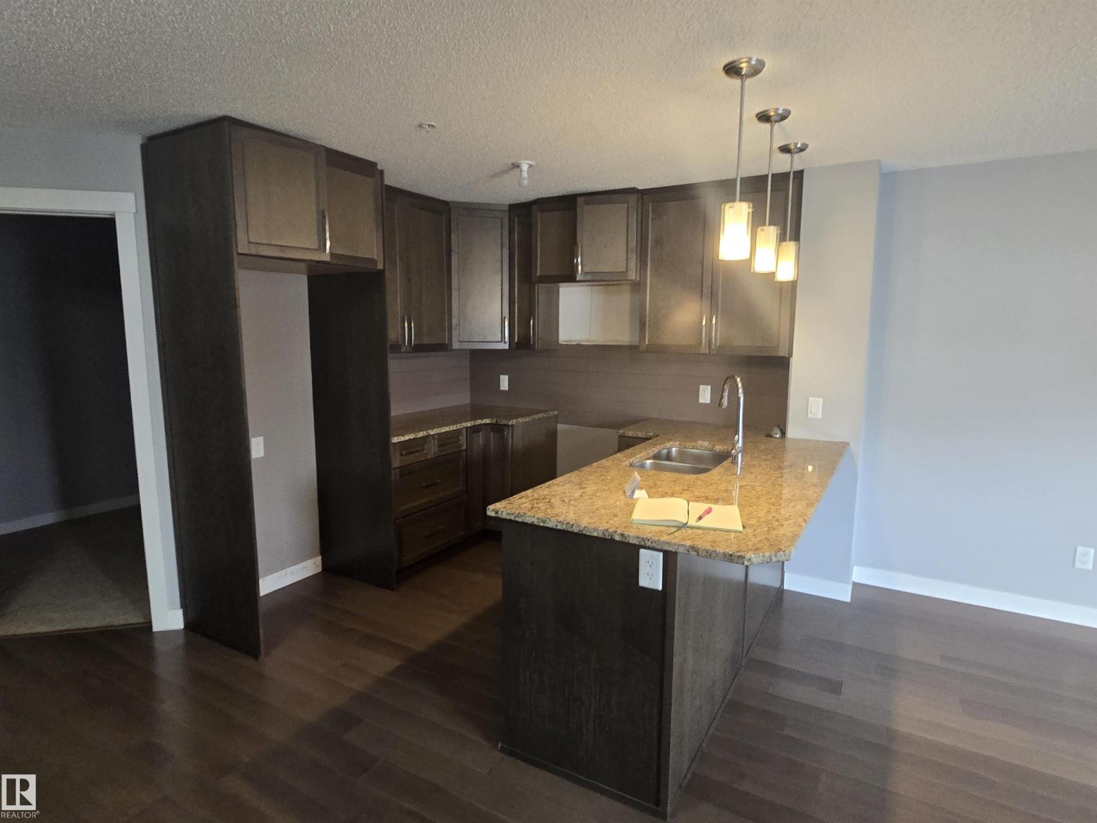 2207 44 AV NW, Larkspur, Edmonton photo 5
