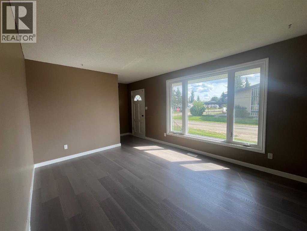102 3 Street E - 21