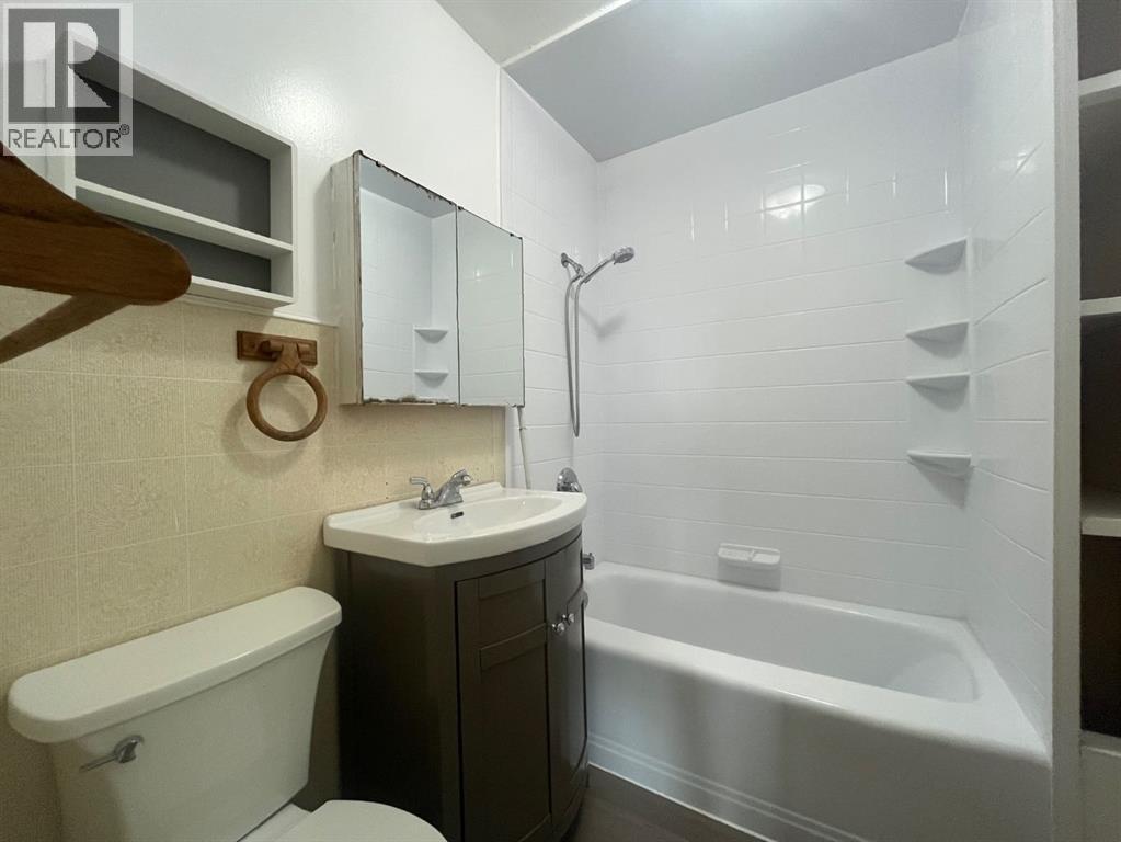 102 3 Street E - 24