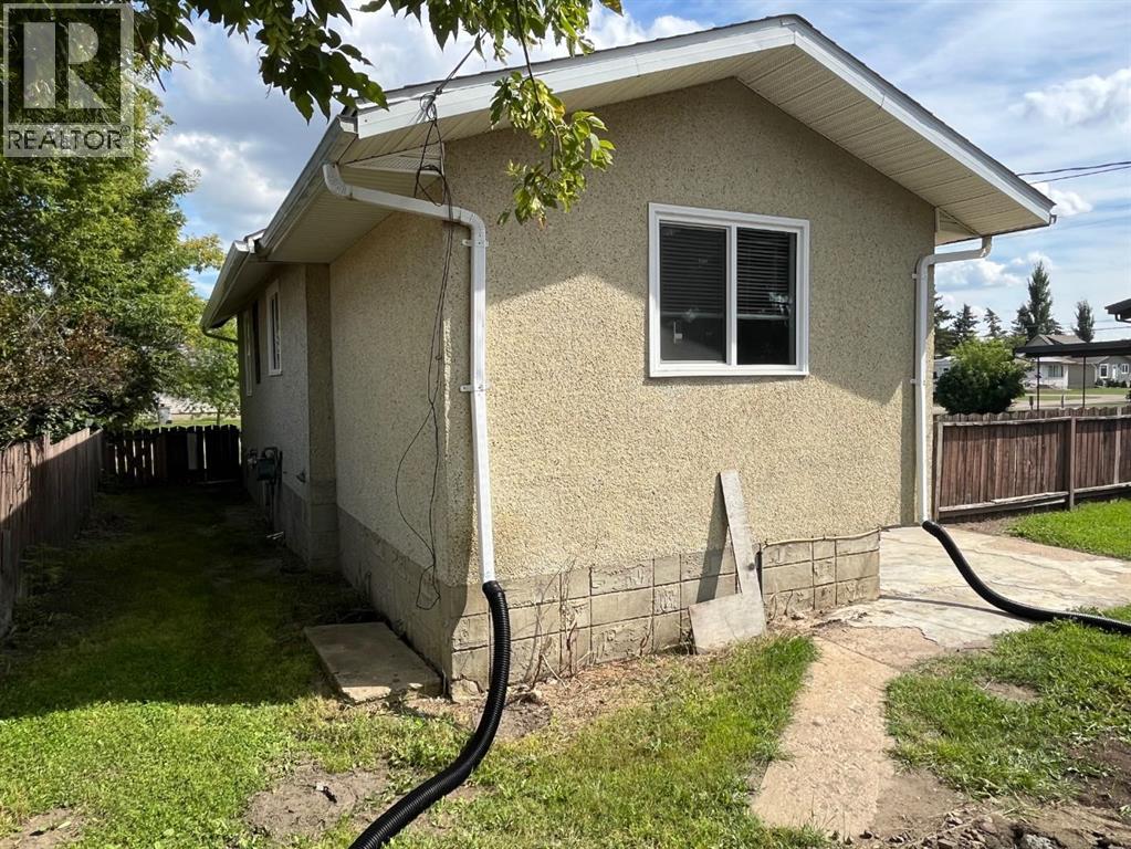 102 3 Street E - 6
