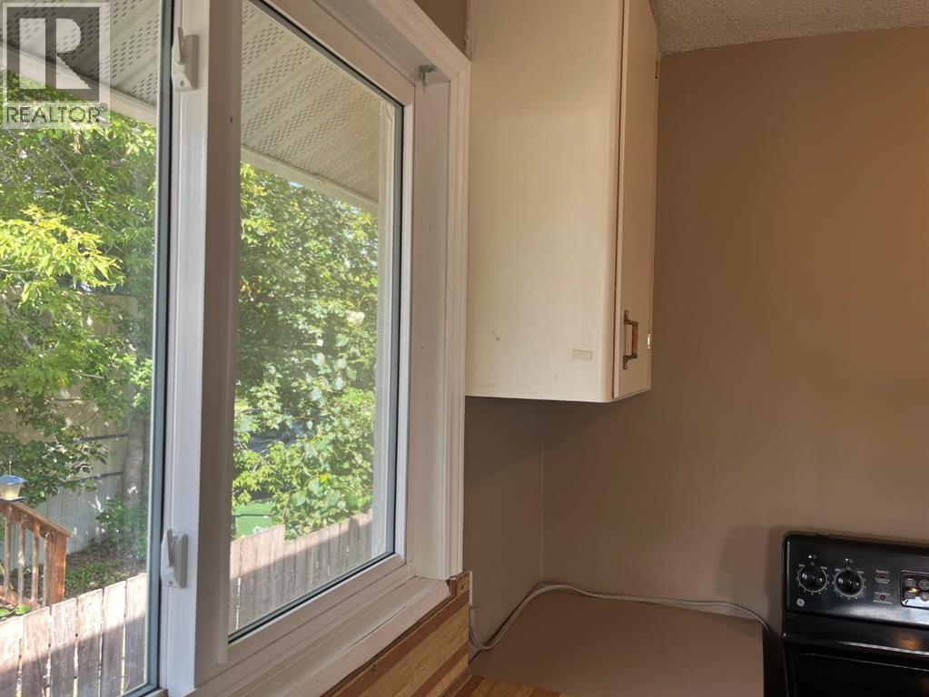 102 3 Street E - 40