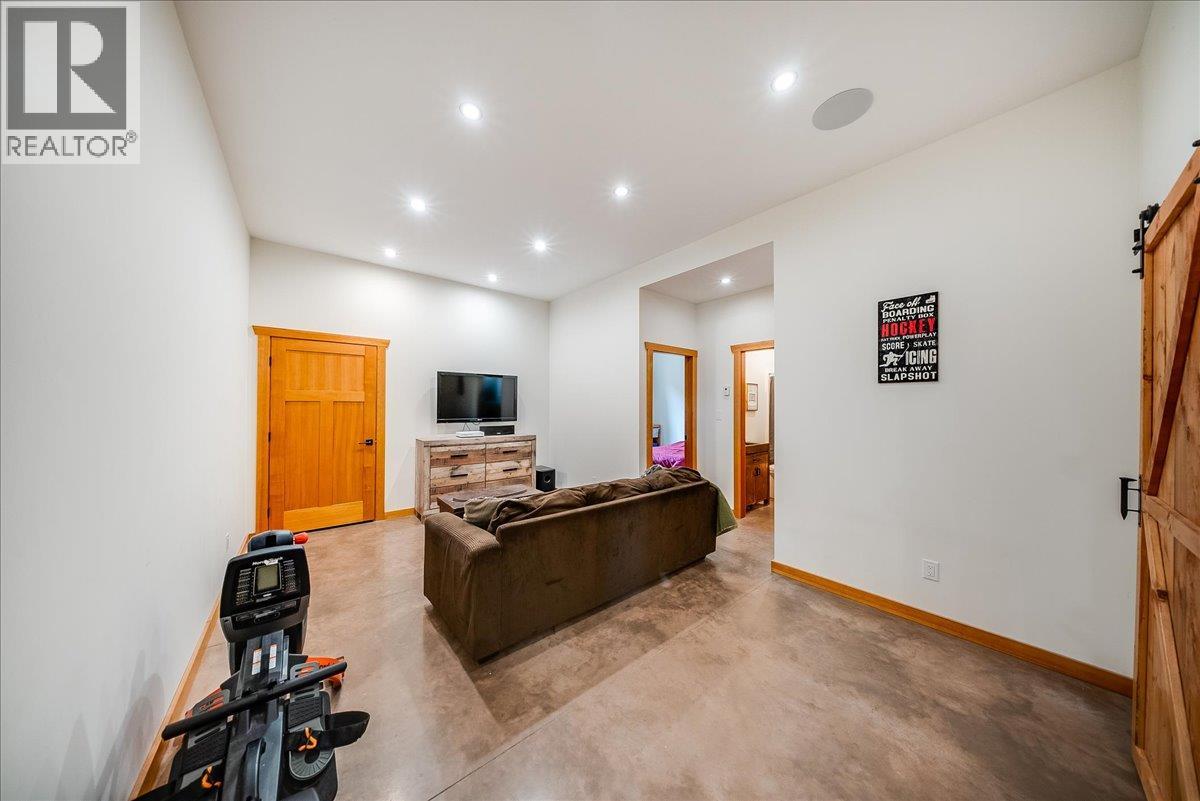 1715A Leroi Avenue - 33
