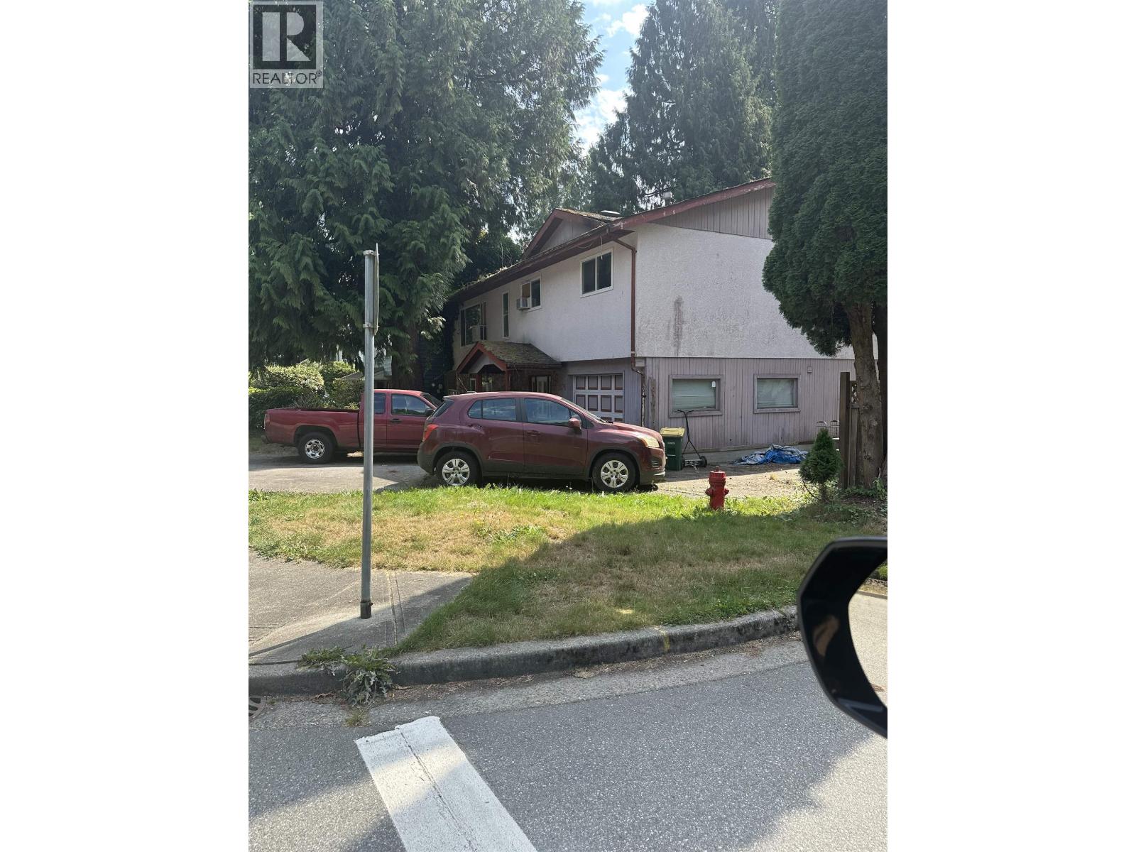 1076 LINCOLN AVENUE