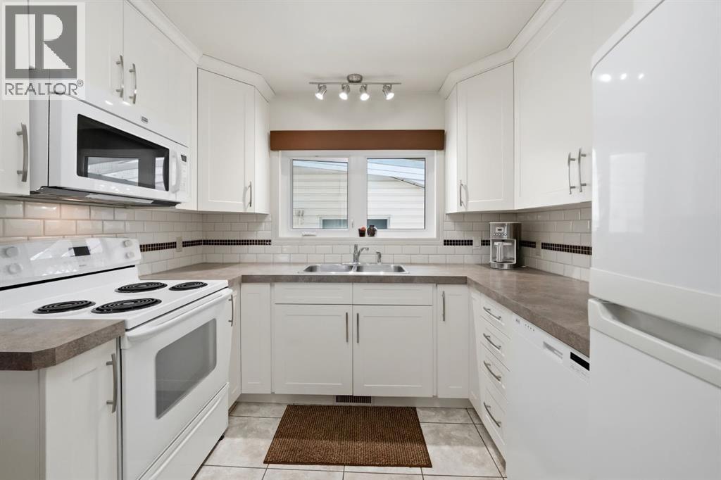 4021 Embury Crescent - 11