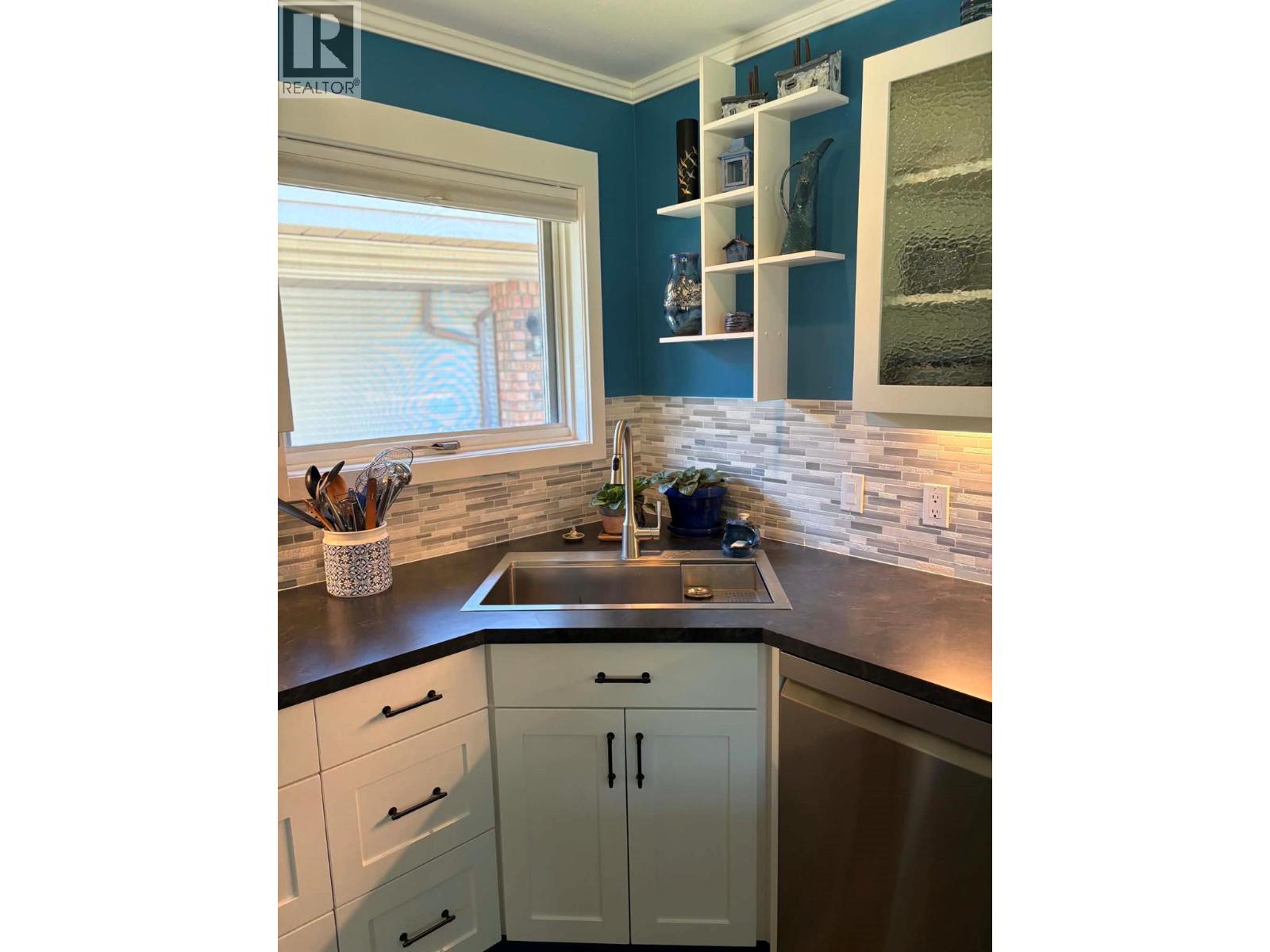 #2 312 Arbutus Street - 19