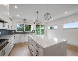 952 Parker Street, White Rock, BC V4B4R4 Photo 14