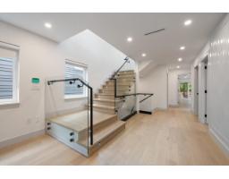 952 Parker Street, White Rock, BC V4B4R4 Photo 17