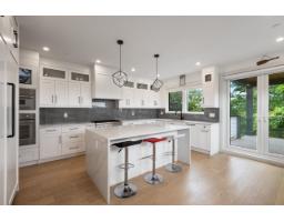 952 Parker Street, White Rock, BC V4B4R4 Photo 10