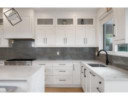 952 Parker Street, White Rock, BC V4B4R4 Photo 12
