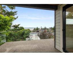952 Parker Street, White Rock, BC V4B4R4 Photo 16