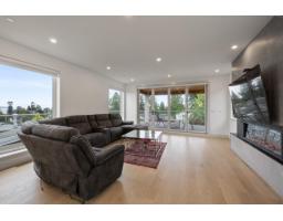 952 Parker Street, White Rock, BC V4B4R4 Photo 8