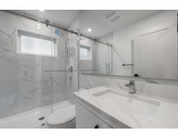 952 Parker Street, White Rock, BC V4B4R4 Photo 22