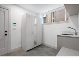 952 Parker Street, White Rock, BC V4B4R4 Photo 30