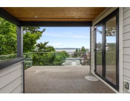 952 Parker Street, White Rock, BC V4B4R4 Photo 13