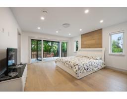 952 Parker Street, White Rock, BC V4B4R4 Photo 24