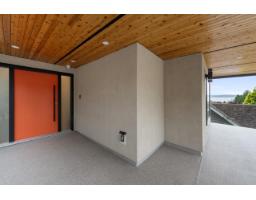 952 Parker Street, White Rock, BC V4B4R4 Photo 37