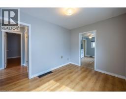 Living room - 82 Salisbury Avenue, Brantford, ON N3S1N2 Photo 12
