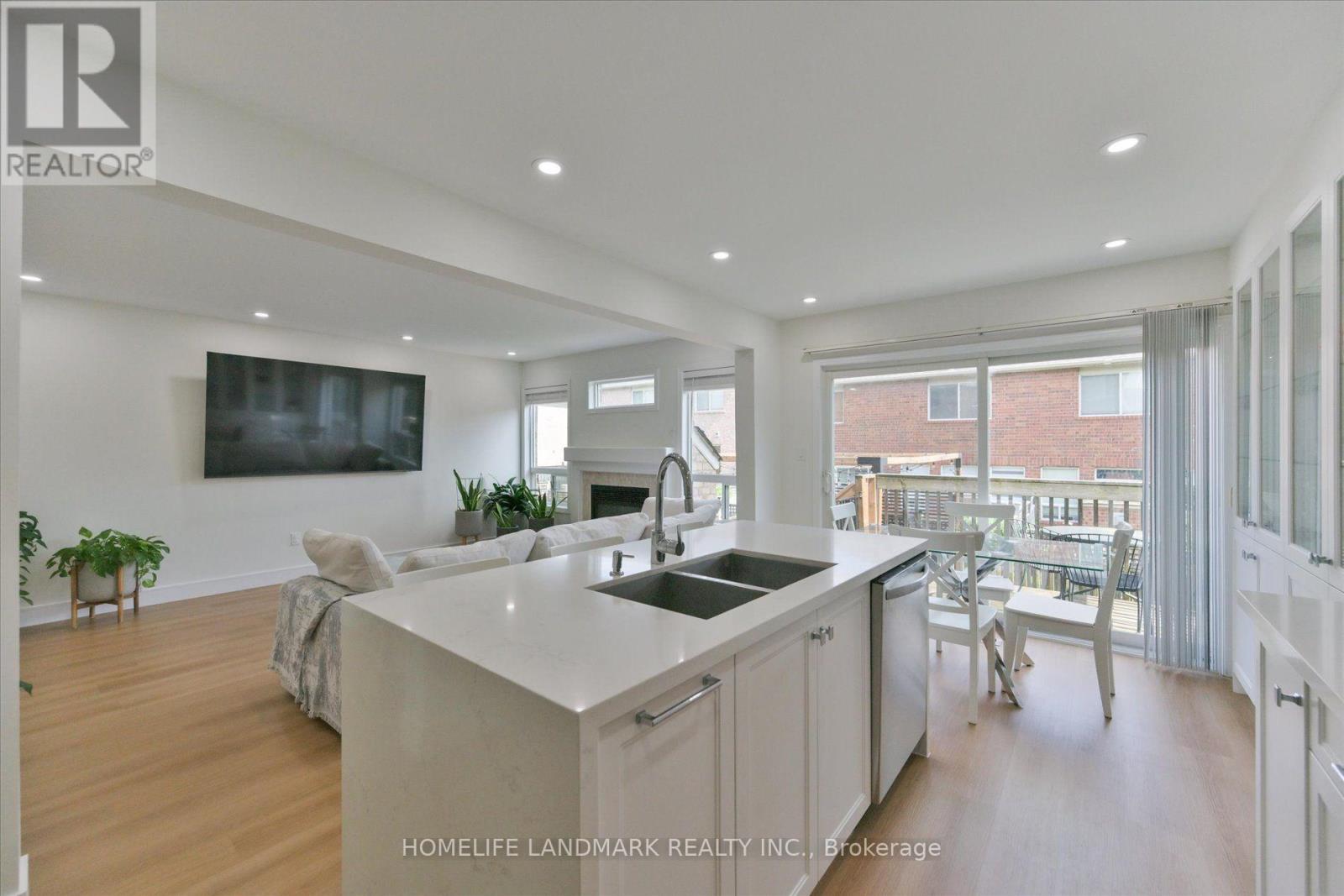 5415 ROCHELLE WAY - 10