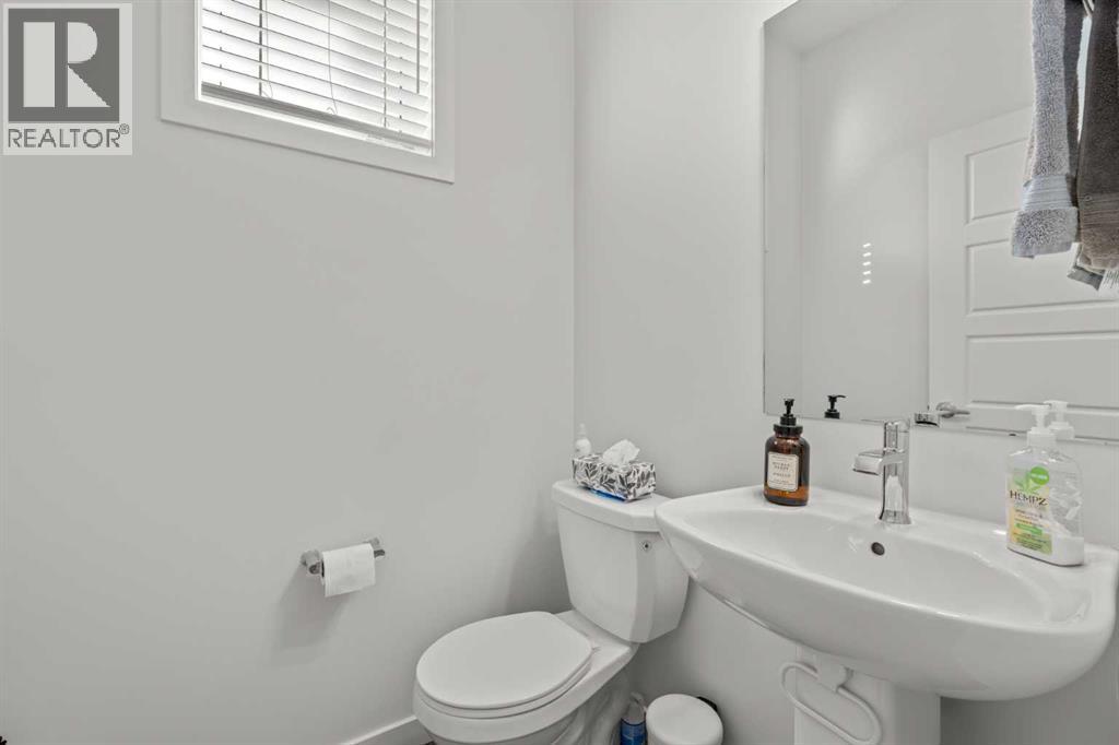 #108 75 Evanscrest Common NW - 17