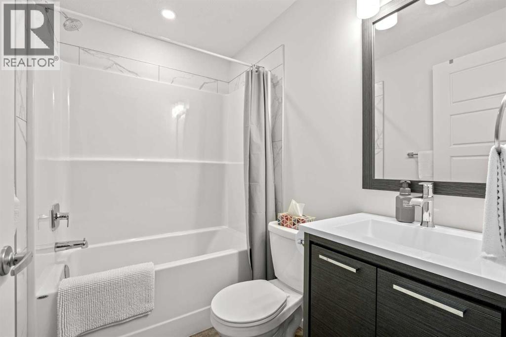 #108 75 Evanscrest Common NW - 35