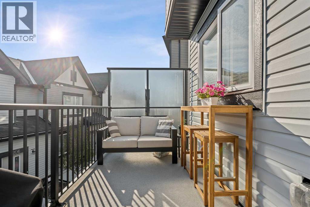 #108 75 Evanscrest Common NW - 38