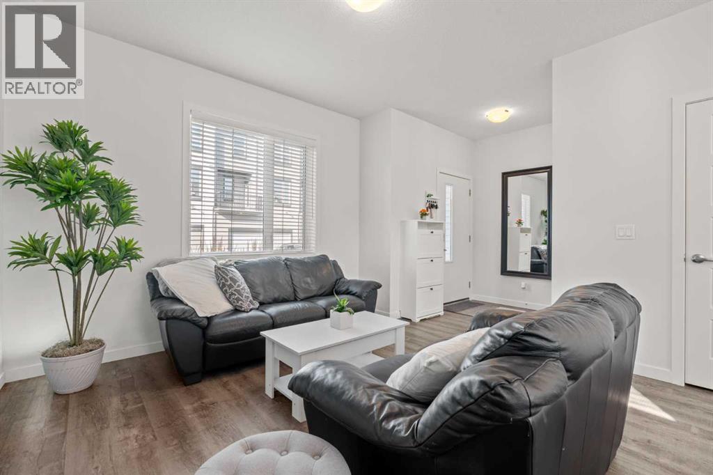 #108 75 Evanscrest Common NW - 4