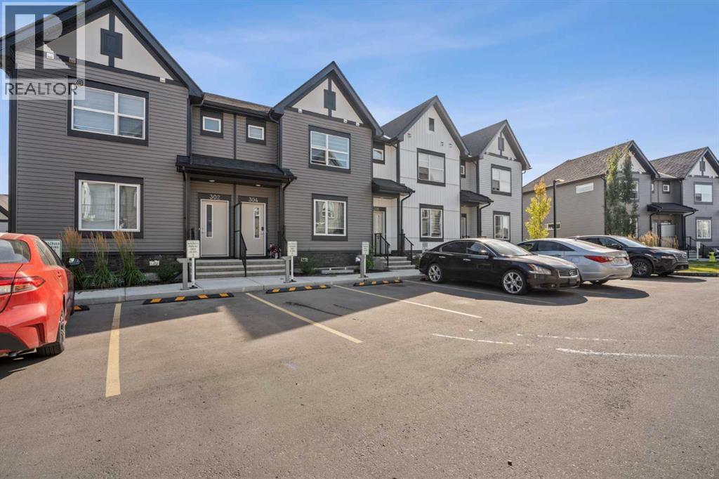 #108 75 Evanscrest Common NW - 43