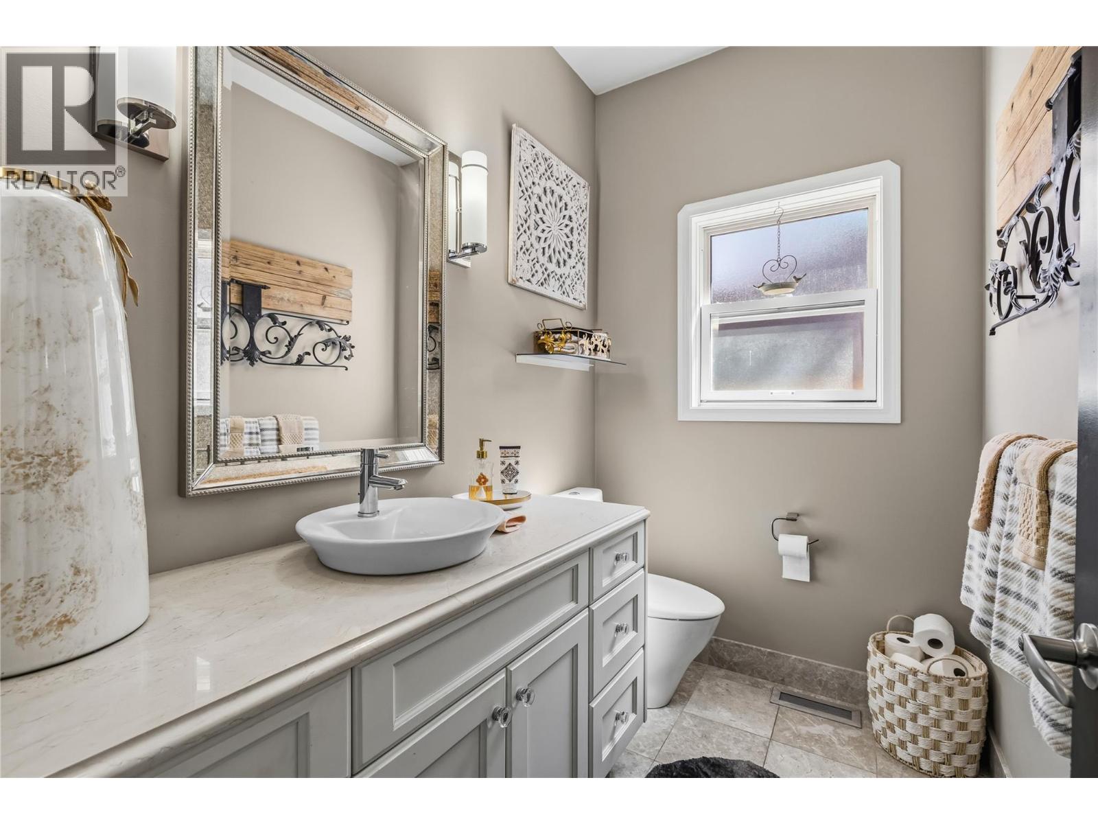  825 Toovey Road, Kelowna