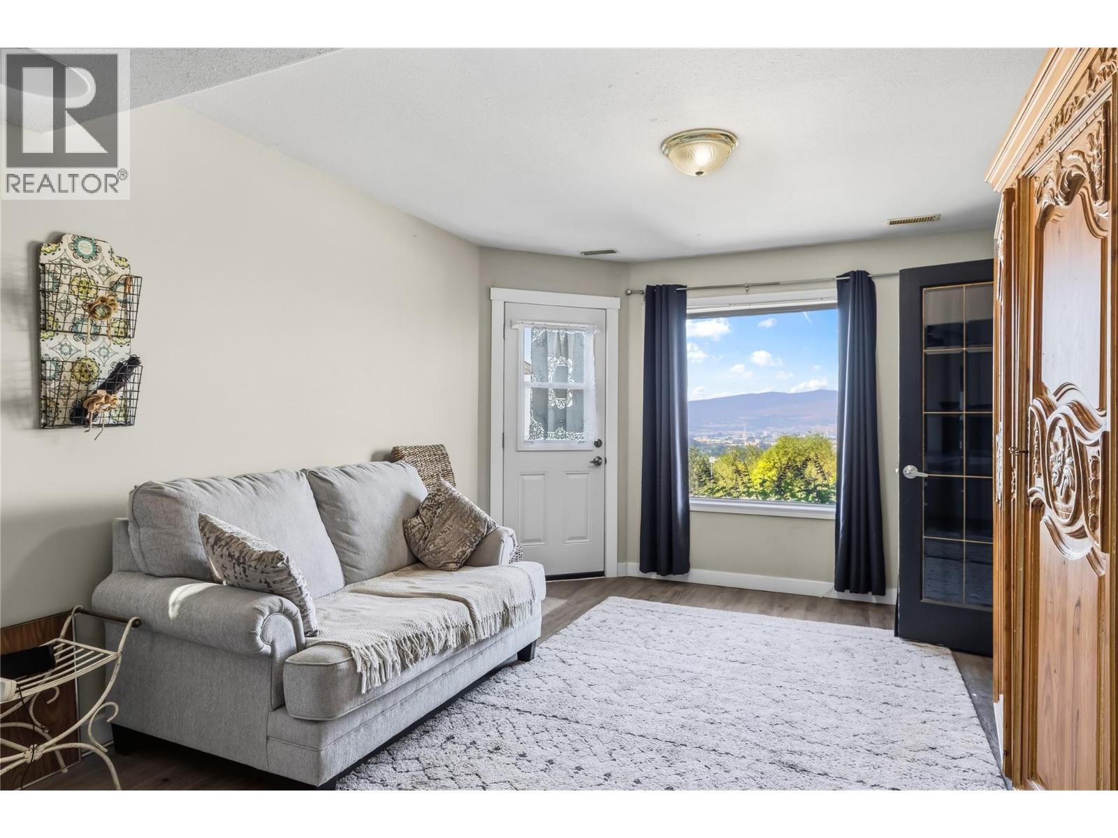  825 Toovey Road, Kelowna