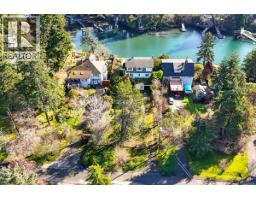Bathroom - 304 Bessborough Ave, View Royal, BC V9B1T7 Photo 11