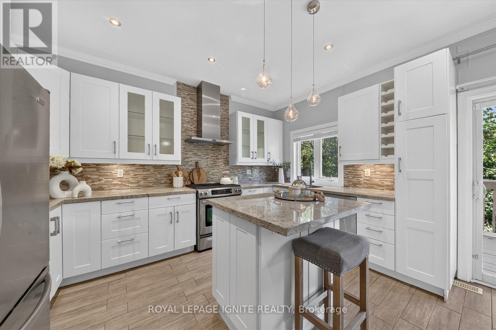 #9 8032 KIPLING AVENUE - 16