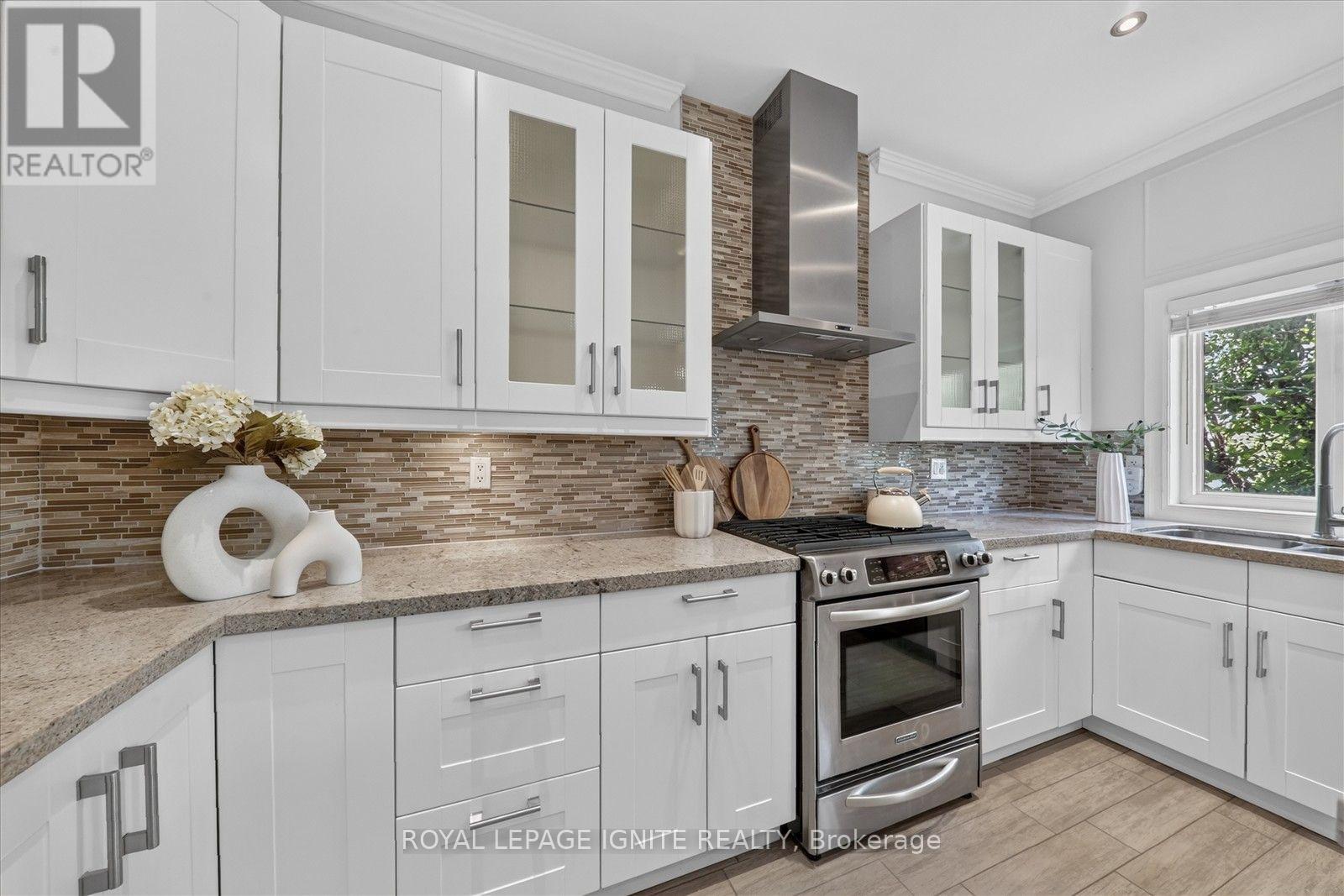 #9 8032 KIPLING AVENUE - 17