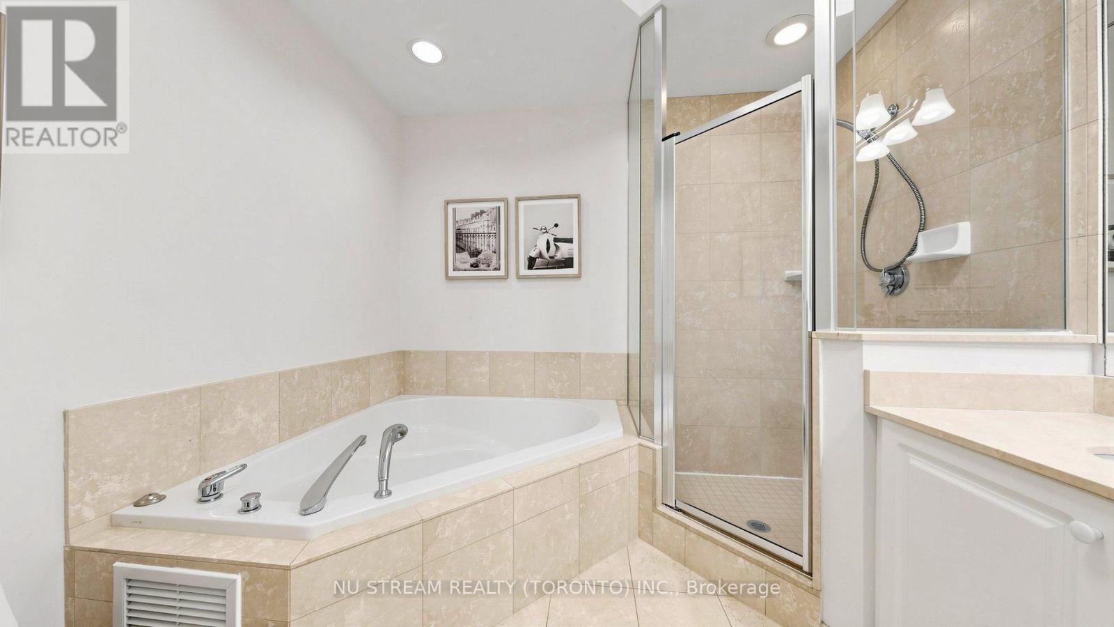 #2211 89 SKYMARK DRIVE - 18
