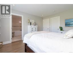 Entrance - 920 Snowdrop Ave, Saanich, BC V8Z2N4 Photo 17
