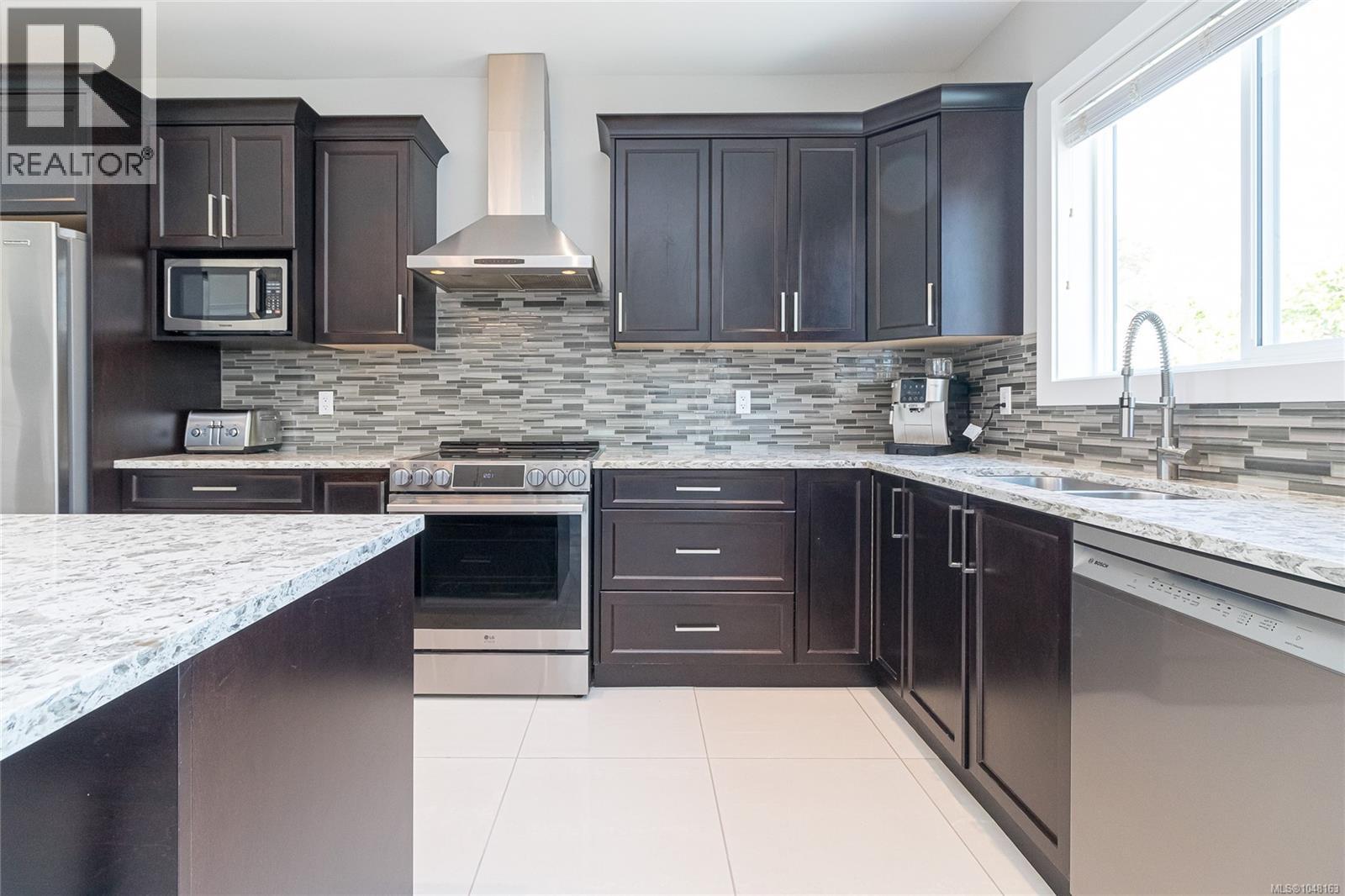 920 Snowdrop Ave, Saanich - Image 1