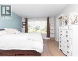 Bathroom - 920 Snowdrop Ave, Saanich, BC V8Z2N4 Photo 16