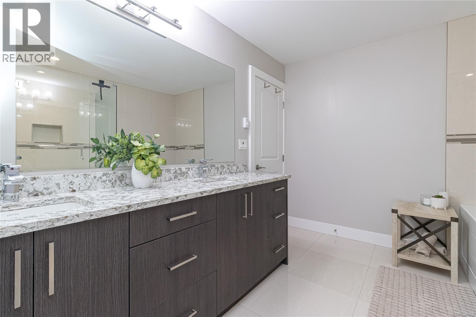 920 Snowdrop Ave, Saanich - Image 1