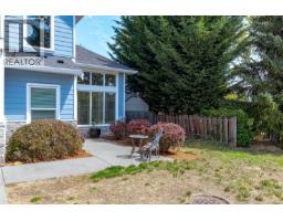 920 Snowdrop Ave, Saanich, BC V8Z2N4 Photo 36