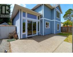 920 Snowdrop Ave, Saanich, BC V8Z2N4 Photo 38