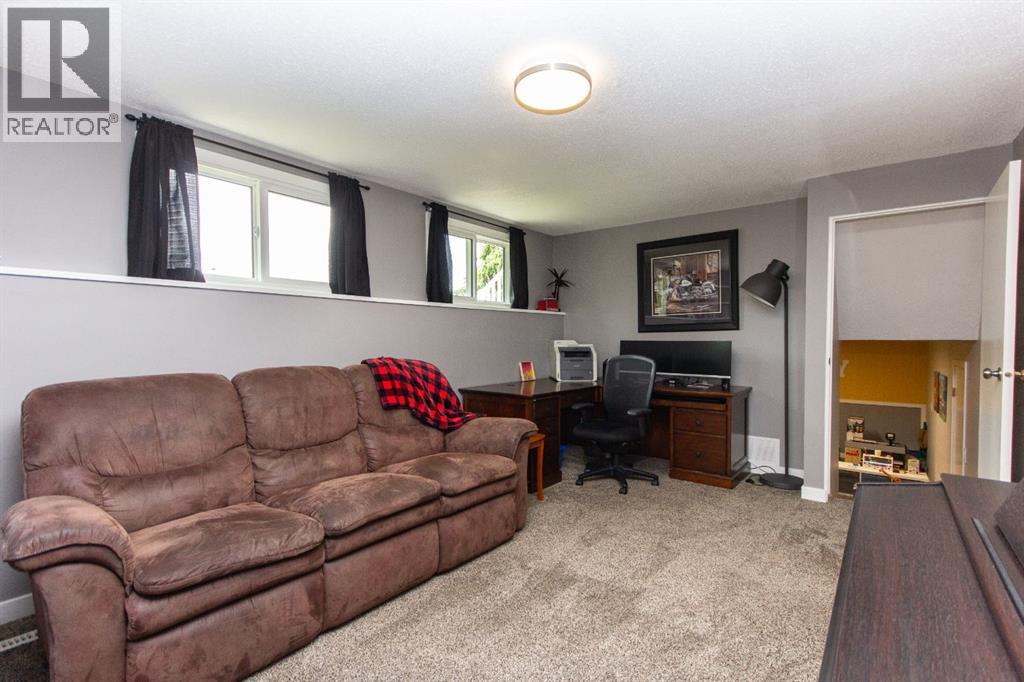 Listing photo – 98 Baird Street, Red Deer