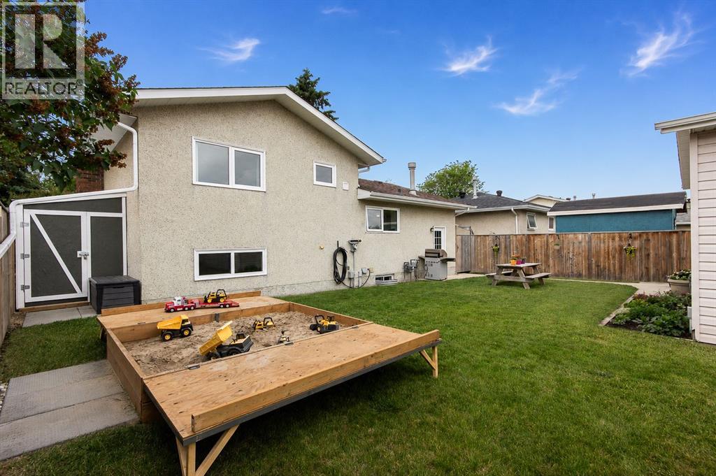 Listing photo – 98 Baird Street, Red Deer