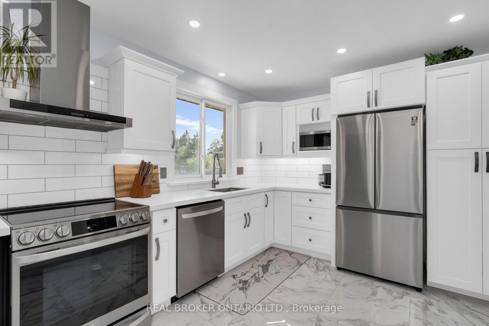 975 SUNNIDALE ROAD - 18