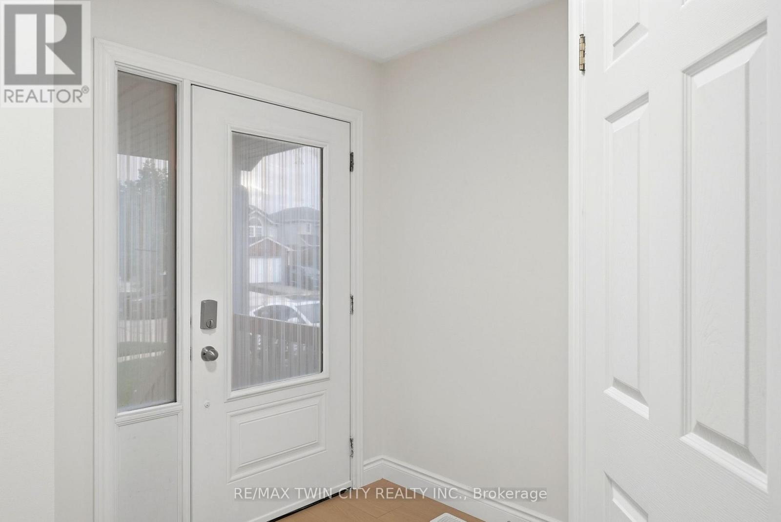 82 BRIDLEWREATH STREET - 2