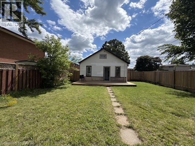 76 AVENUE Road — photo 2