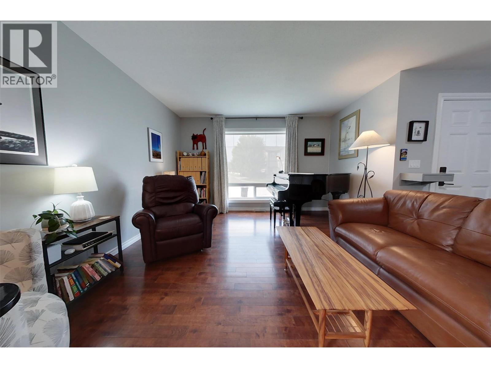 1900 Kelowna Crescent - 2